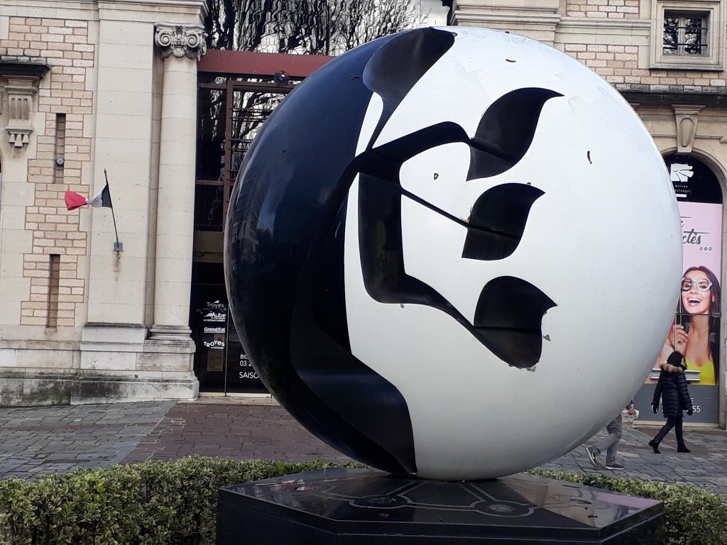 Rashi monument with the letter shin in the city of Troyes