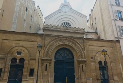 Vue extérieure de la synagogue Notre-Dame-de-Nazareth