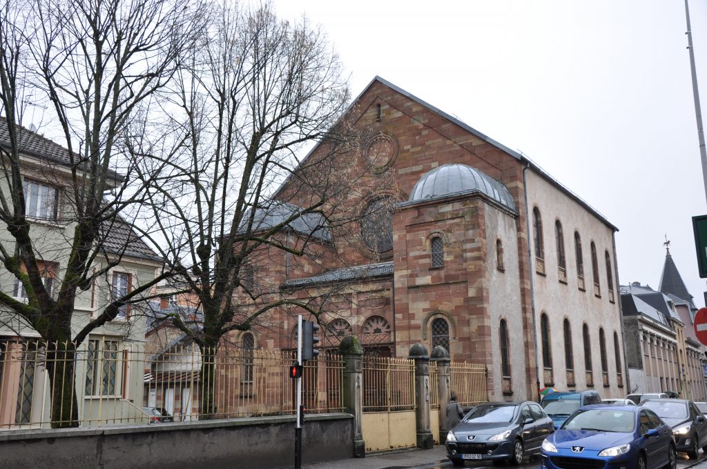 Vue extérieure de la synagogue de Belfort, de style romano byzantin