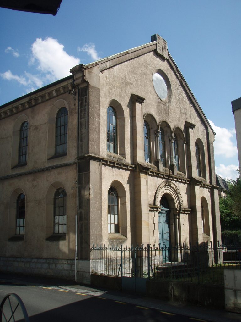 Outside view of the Montbéliard synagogue with its many windows