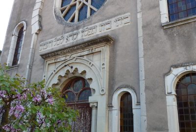 Outside view of the Toul synagogue was built in 1912. There were then nearly 500 Jews in the city. Now disused, architecturally it still testifies even today to that time when Jewish life shone in the region., today disused