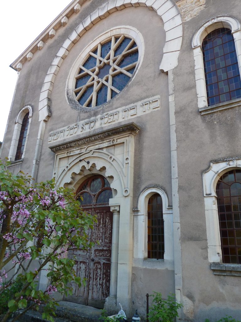 Outside view of the Toul synagogue was built in 1912. There were then nearly 500 Jews in the city. Now disused, architecturally it still testifies even today to that time when Jewish life shone in the region., today disused