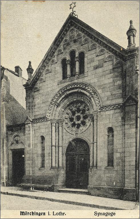 Postcard of the outside view of the synagogue