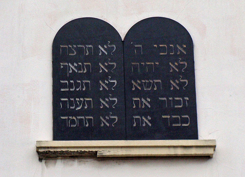 10 Commandments displayed at the synagogue