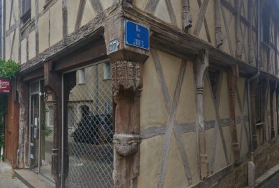 Plaque indicating the street of the Jews in Bourges