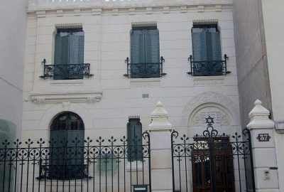 Outside view of the Tours synagogue