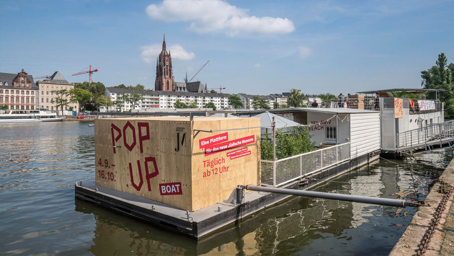 Pop Up Boat welcoming cultural events in Frankfurt