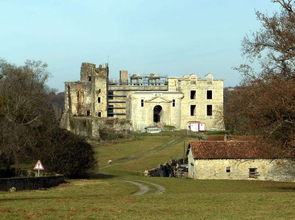 Panoramic view of the Bidache village