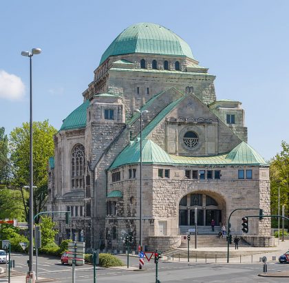 imposing Byzantine-style synagogue, built in 1913