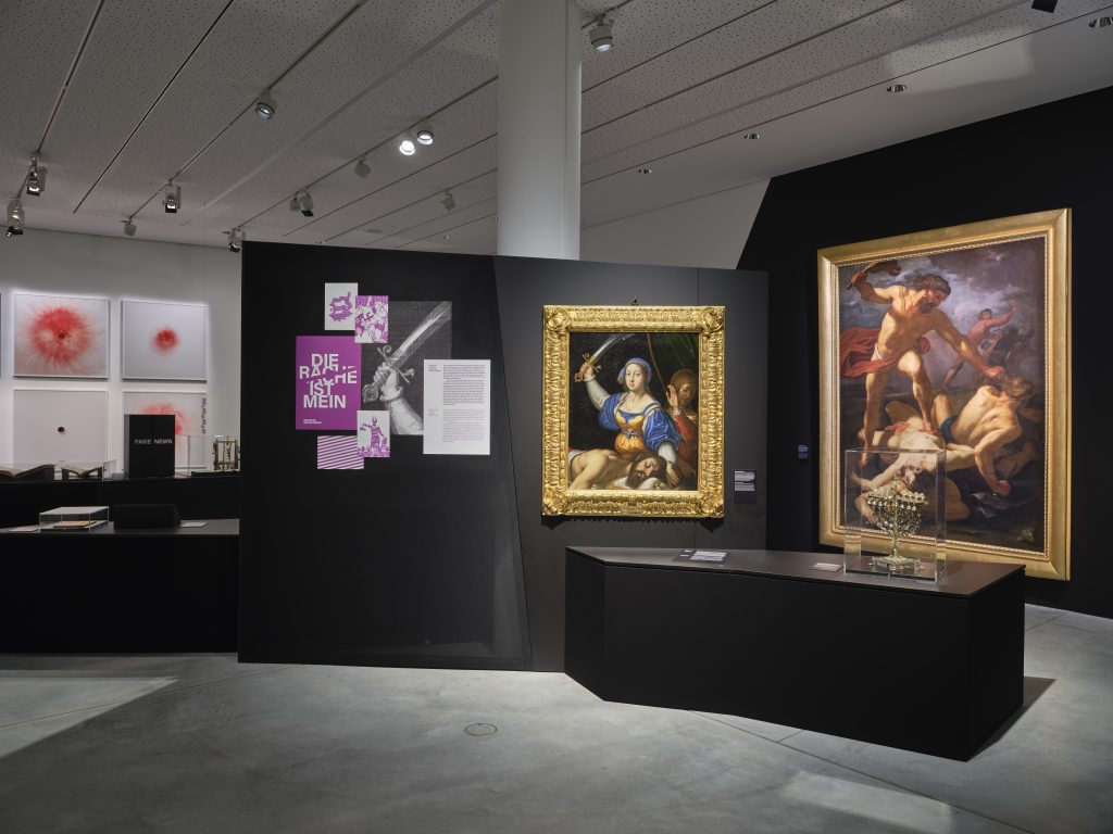 Display of paintings at Frankfurt's exhibition