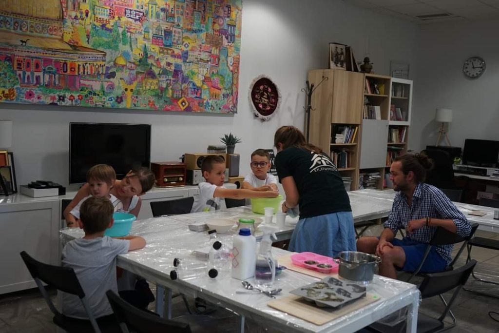 Enfants participant à une activité du JCC de Cracovie