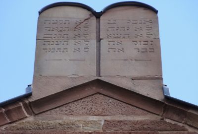 Vue des tables de la Loi sur la synagogue de Westhoffen