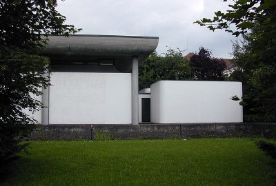 Outside view of the modern synagogue of Linz