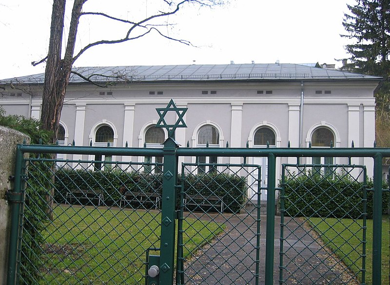 Outside view of the synagogue of Salzburg