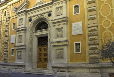 Outside view of the beautiful synagogue of Verona