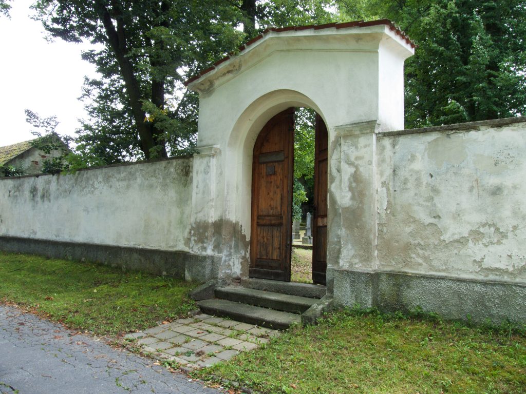 Outside view of the Jewish cemetery of Bechyne