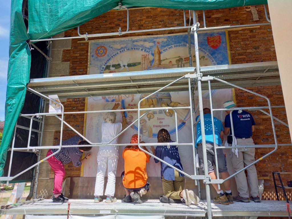 Opening of the third fresco of the Rachi Route in the village of Lhuître in the north of the Aube department.