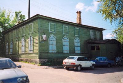 Photo of the exterior of the wooden synagogue in Rezekne