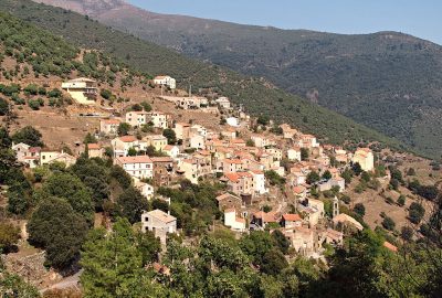 Panoramic view of the city of Asco